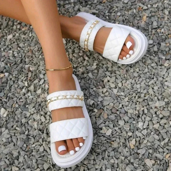 Women Quilted Chain Decor Flat Sandals, Fashion White Slide Sandals - Picture 5 of 6